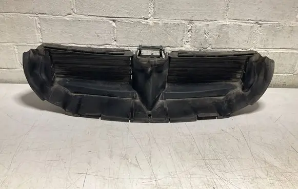 BMW 3 E90 E91 Intercooler air guide/duct channel 7173571 74850610