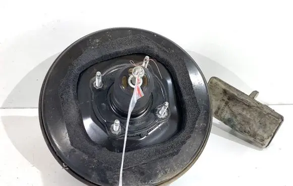 Peugeot 308 Brake booster 9682516580