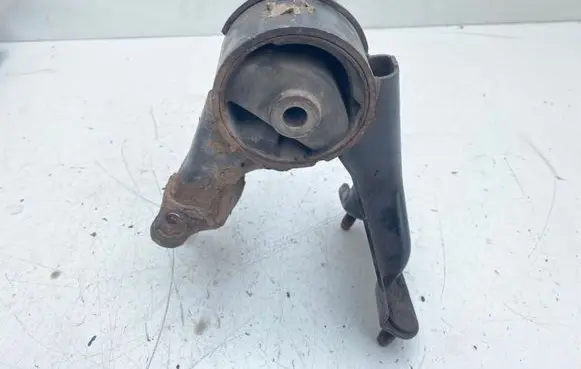 Toyota Avensis T250 Engine mount bracket