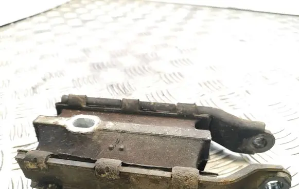 Volvo S60 Engine mount bracket 8G9N6P082BA