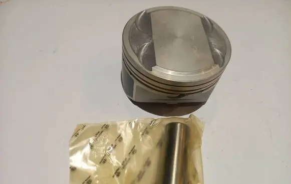 KIA Carens II Piston 2341025001