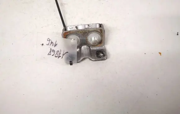 Subaru Outback Tailgate/trunk/boot hinge