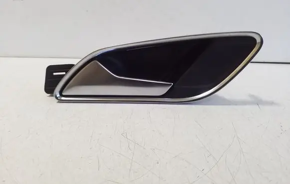 Audi Q3 8U Front door interior handle 8U2837019A