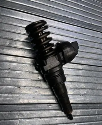Volkswagen PASSAT B6 Fuel injector 038130073BQ