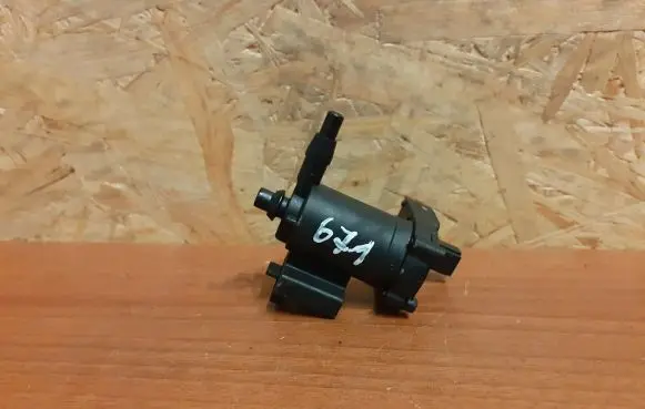 Mercedes-Benz C W203 Turbo solenoid valve A2038000178 671