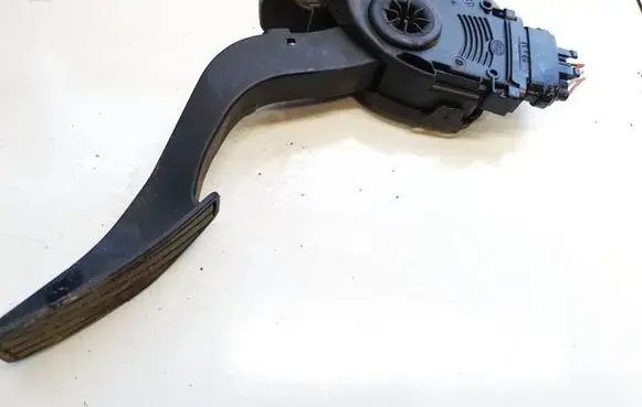 Suzuki Grand Vitara II Accelerator throttle pedal 590065j01
