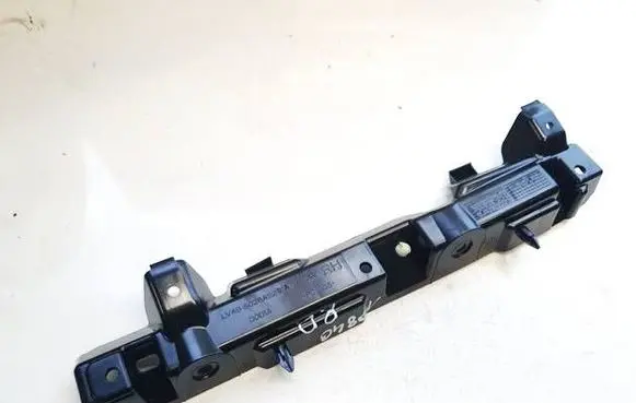 Front bumper mounting bracket