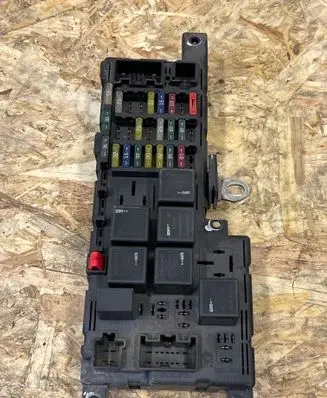 Volvo XC70 Fuse box set 30728008 518828108