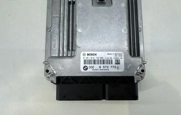 BMW 5 F10 F11 Engine control unit/module 8573773