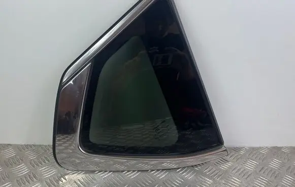 SsangYong Rexton Rear side window