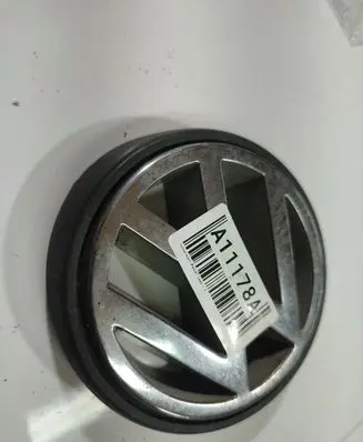 Volkswagen PASSAT CC Manufacturer badge logo/emblem SAU853601