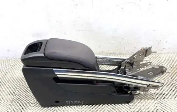 Opel Zafira C Center console 13377807