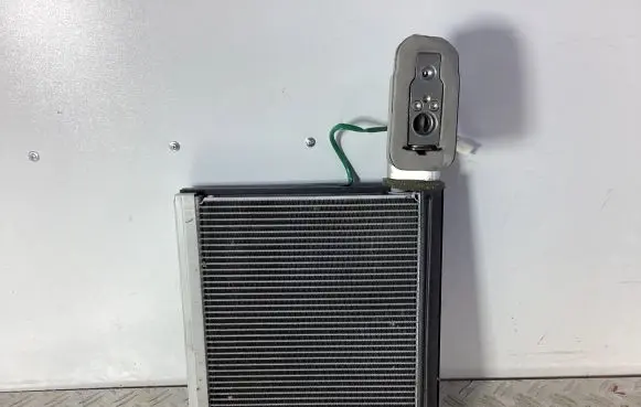 Air conditioning (A/C) radiator (interior)