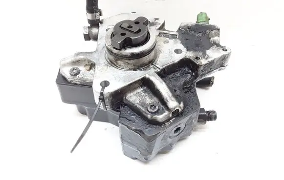Volvo V70 Fuel injection high pressure pump 30756125 0445010111