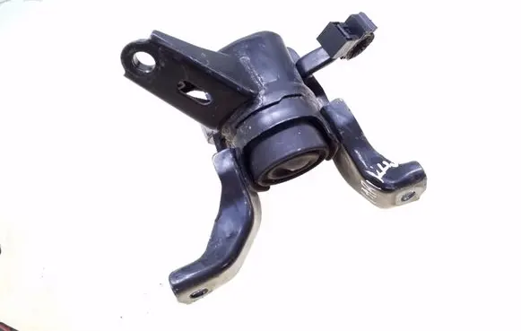 Toyota Auris E180 Engine mount bracket