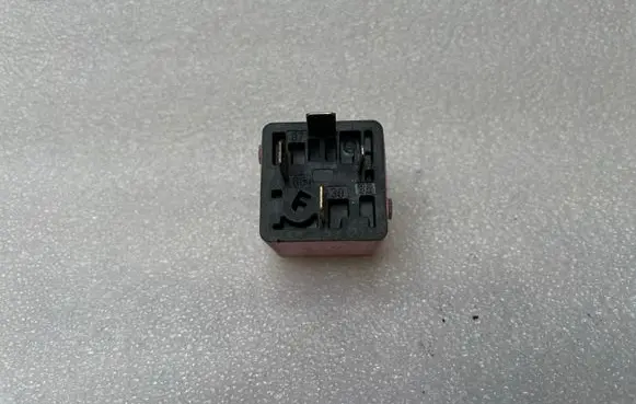 BMW 3 E36 Other relay 8365326