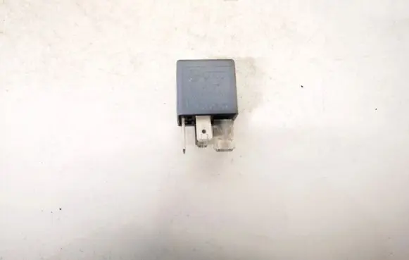Volkswagen PASSAT B5 Other relay 8d0951253 v23134-j52-x300