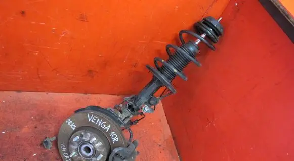 KIA Venga Front wheel hub spindle knuckle zwrotnica prawa