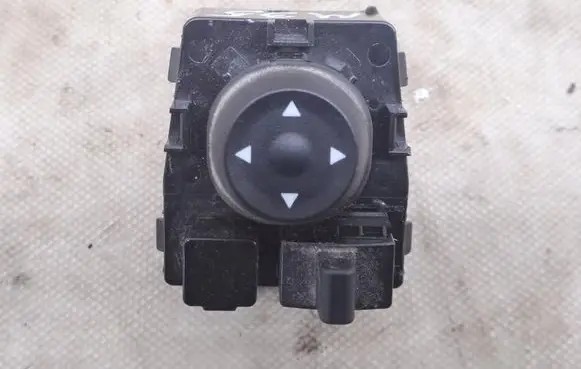 Hyundai i20 (BC3 BI3) Wing mirror switch 93530BV000
