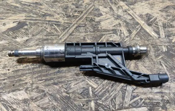 BMW 2 F45 Fuel injector 7639990 0261500484