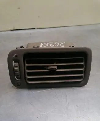 Toyota Prius (XW10) Dashboard side air vent grill/cover trim 5565047010 4556417010