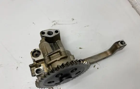 Volkswagen Transporter - Caravelle T5 Oil pump 070115105A