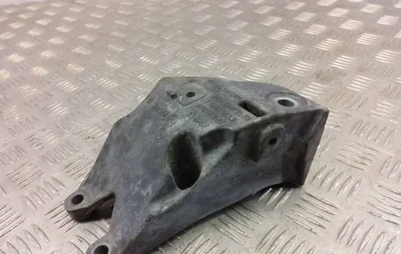 BMW X3 G01 Engine mounting bracket 6864593