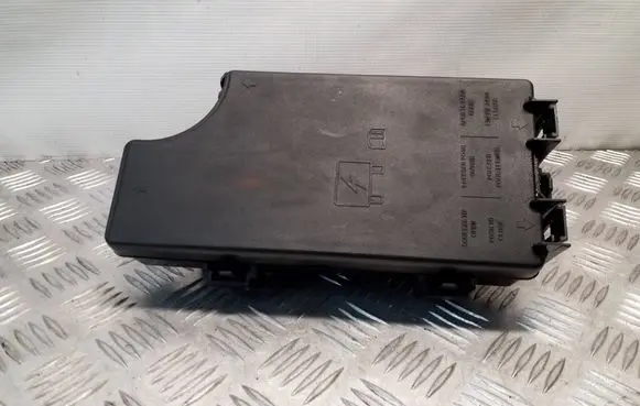 Jeep Patriot Fuse module P04692341AC