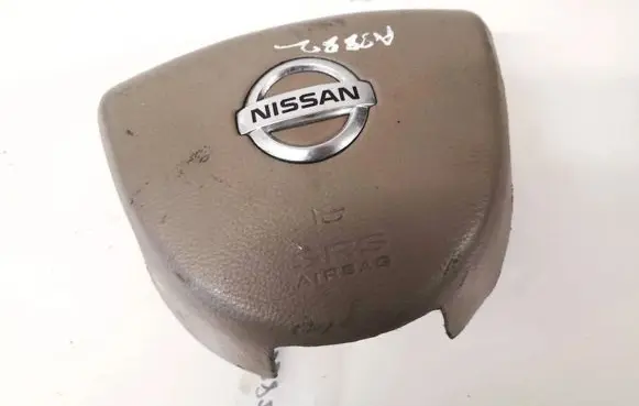 Nissan Quest Steering wheel airbag