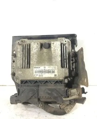 Opel Zafira B Engine control unit/module 55205622 0281014024