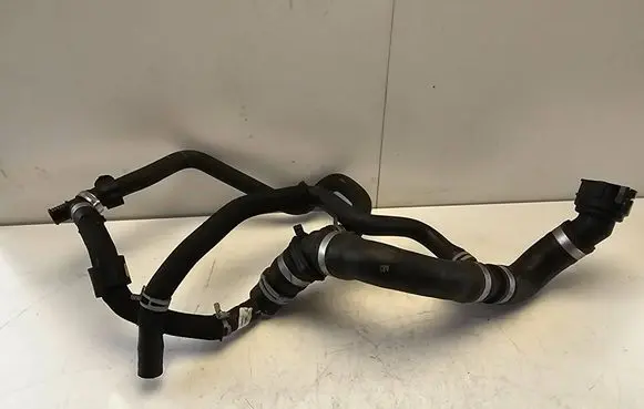 Engine coolant pipe/hose