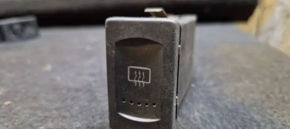 Volkswagen PASSAT B5.5 Windscreen/window heater switch 3B0959621D