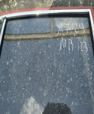 Mercedes-Benz W123 Rear door window glass