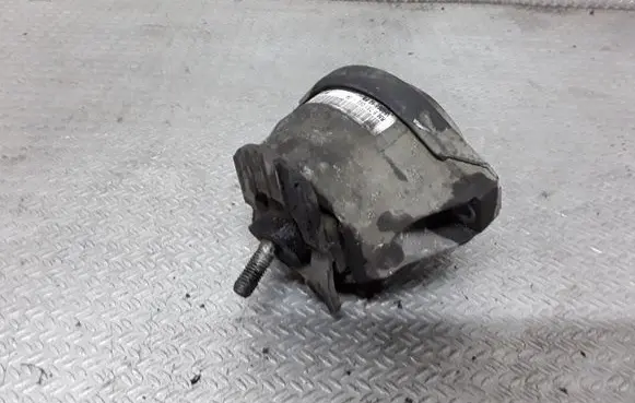 BMW 5 E60 E61 Engine mount bracket 6761092