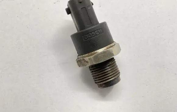 Volvo XC90 Fuel pressure sensor 0281002612