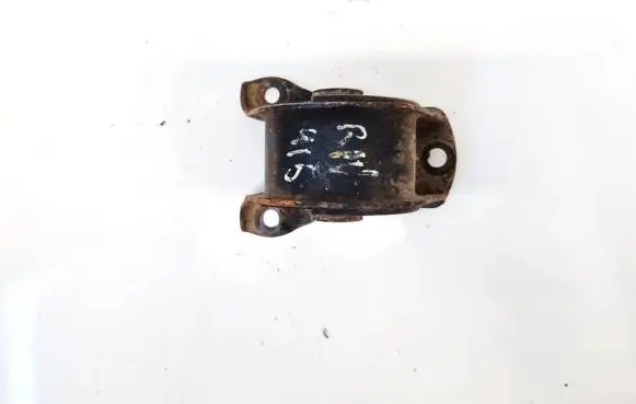 Engine mount bracket