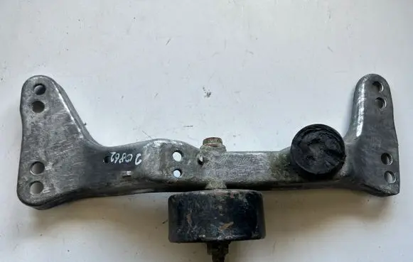 BMW 3 E36 Gearbox mounting bracket 1136499