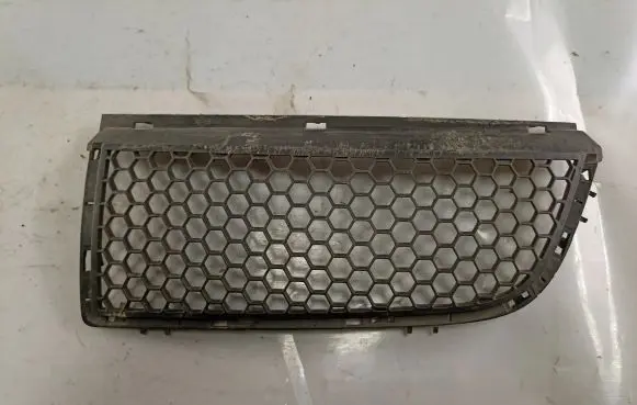 Suzuki Grand Vitara II Front bumper upper radiator grill 8200204452 81166886