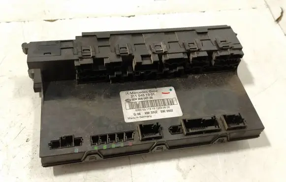 Mercedes-Benz E W211 Fuse module 2115451901 5DK00804730