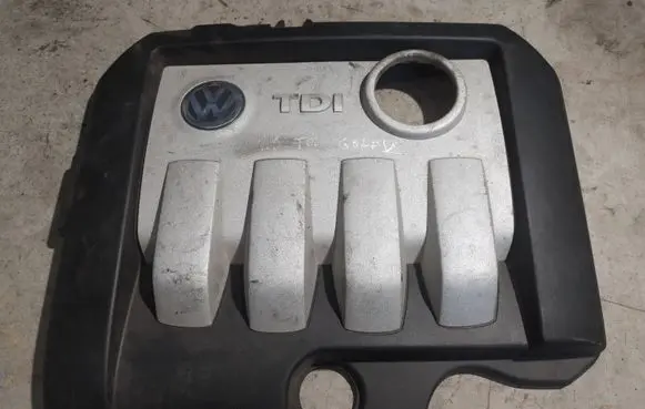 Volkswagen Golf V Engine cover (trim) 03G103925J