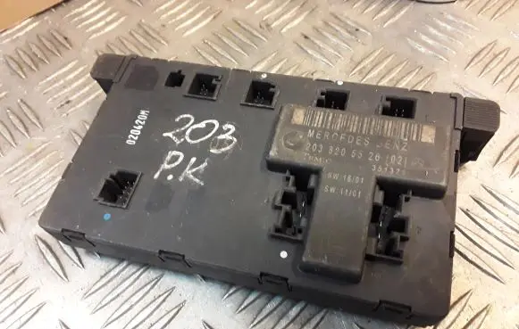 Mercedes-Benz C W203 Door control unit/module 2038205526 A2038205526