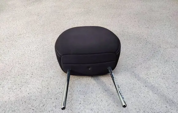 Nissan Qashqai Front seat headrest 
