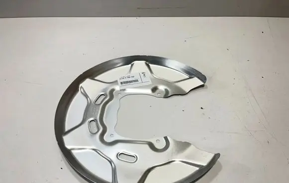 BMW 1 F40 Rear brake disc plate dust cover 6799740