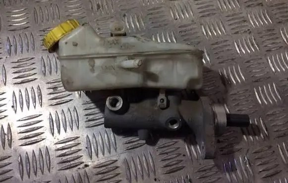 Volkswagen Transporter - Caravelle T5 Master brake cylinder 7H0611303A