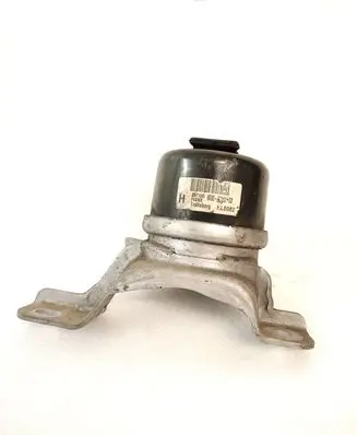 Volvo V70 Engine mount bracket 30671245
