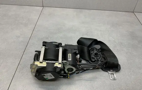 Volkswagen PASSAT B8 Front seatbelt 636199000B