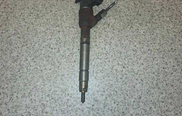 BMW 1 E81 E87 Fuel injector 0445110288