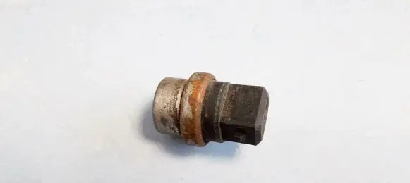 Volkswagen Golf III Coolant temperature sensor 357919369F