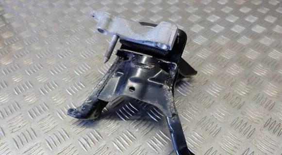 Engine mount bracket