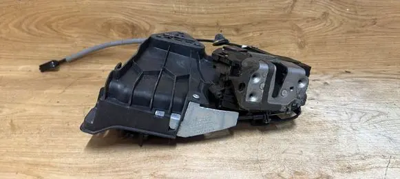 Volvo S60 Front door lock 31301738